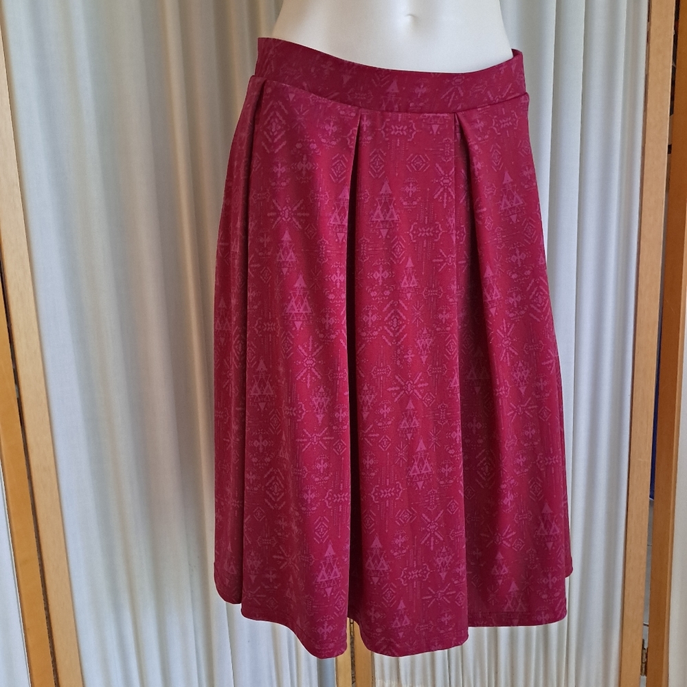 LulaRoe maroon red pleated skirt w/fitted waist and pockets